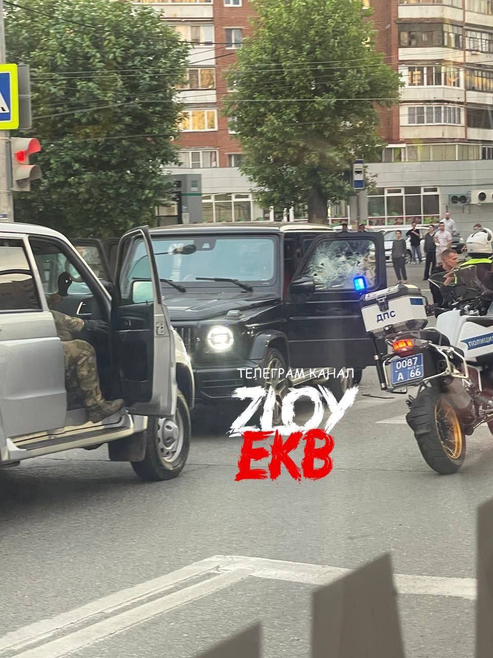 В Екатеринбурге у Baku Plaza правоохранительные органы продолжают мероприятия по декриминализации региона.  Сообщается, что задержан глава организации «Азербайджан-Урал» Шахин Шыхлинский.