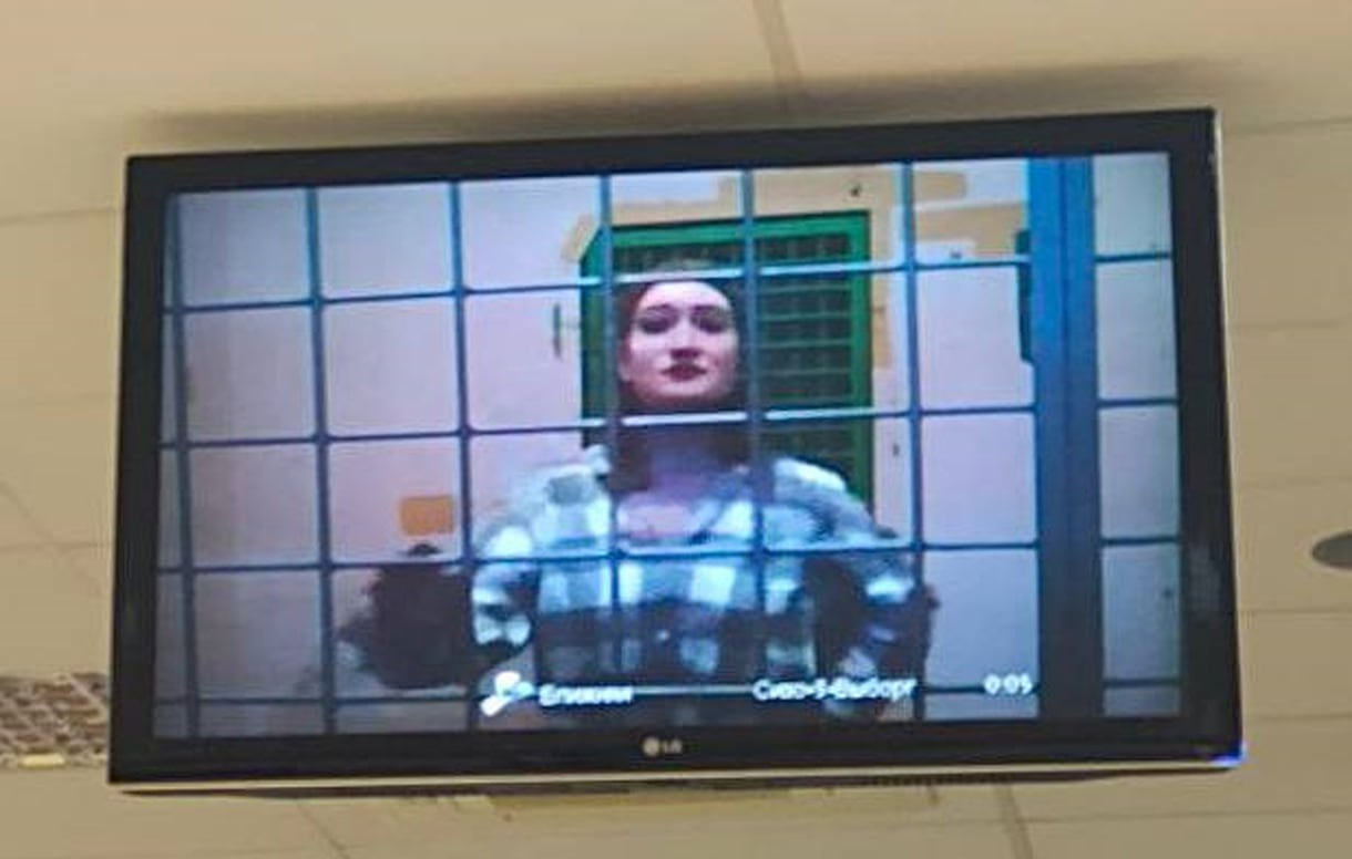 Суд в Петербурге оставил в силе приговор Дарье Козыревой по делу о дискредитации Санкт Петербургский городской суд рассмотрел апелляционные жалобы на приговор Петроградского районного суда в отношении Дарьи Козыревой Она отбывает срок по статье о дискредитации Вооруженных сил РФ Как сообщили 26 августа в объединенной пресс службе городских судов Петербурга сторона защиты просила отменить приговор и оправдать Козыреву Апелляционная инстанция оставила вынесенный Петроградским райсудом приговор без изменений Фото Объединенная пресс служба судов Санкт Петербурга kommersant spb