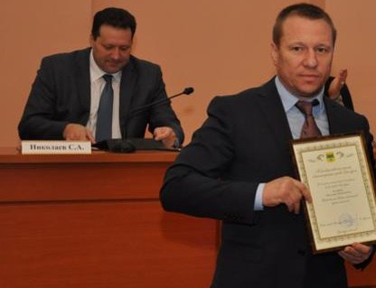 Оренбург Медиа В Москве арестовали оренбургского предпринимателя Вячеслава Богатова Об избрании меры пресечения известному бизнесмену из Оренбурга Вячеславу Богатову сообщил Басманный суд Москвы Согласно картотеке суда предпринимателя заключили под стражу 11 декабря Он является обвиняемым по уголовному делу о даче взятки в особо крупном размере Постановление об аресте Богатова не вступило в законную силу В случае если оно не будет обжаловано постановление вступит в силу 16 декабря Текст документа на данный момент не опубликован Об обстоятельствах преступления в котором обвиняют оренбуржца пока не сообщалось Кто такой Богатов Оренбург подробнее на канале Оренбург Медиа