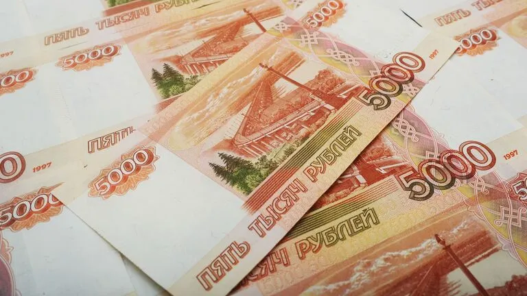 Средние зарплаты в России могут вырасти в 2026 году на 7 9 процента В 2025 году средняя зарплата впервые за историю наблюдений превысила 100 тысяч и составила 100 4 тысячи рублей В текущем году ожидается ее рост до 108 3 тысячи рублей Увеличение средних зарплат продолжится и в последующие годы в 2027 году они вырастут до 115 4 тысячи в 2028 году до 123 3 тысячи рублей Источник РИА Спутник ФM Уфимская Волна Мы в MAX