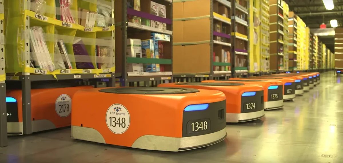 Amazon сокращает до 30 тысяч сотрудников самое масштабное сокращение за годы Это затрагивает около 10 корпоративного персонала Онлайн гигант Amazon намерен провести наиболее масштабный за последние три года раунд сокращений в рамках которого будет уволено до 30 тысяч корпоративных работников сообщает Reuters ссылаясь на осведомленные источники Сокращения начнутся во вторник Это