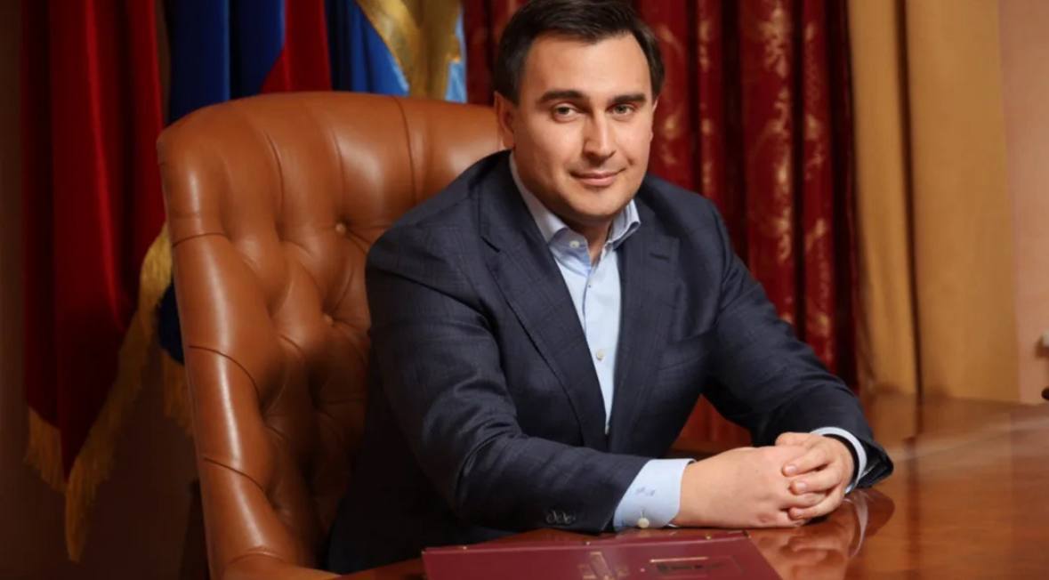 Глава подмосковного Реутова Филипп Науменко впал в кому после аварии сообщают СМИ ДТП произошло в Нижнем Новгороде Чиновника доставили на реанимобиле в Склиф Сейчас за жизнь Науменко борются врачи Подписаться на Москва 24 Наши каналы Новости в MAX