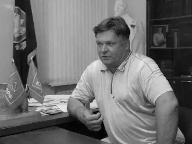 Ушел из жизни гендиректор нижегородского завода Термаль В Нижнем Новгороде скоропостижно скончался генеральный директор машиностроительного завода Термаль экс депутат Законодательного собрания региона Владимир Буланов Владимиру Буланову 20 апреля исполнилось 58 лет В 1991 г Владимир Буланов создал предприятие по изготовлению дверных и оконных блоков ТОО Чайка В 1995 г стал председателем Комитета преобразованного позже в Департамент поддержки и развития предпринимательства В апреле 2002 года он занял должность генерального директора завода им Ульянова ЗАО Концерн Термаль Редакция NN DK RU выражает соболезнования родным и близким Владимира Буланова Деловой квартал в MAX