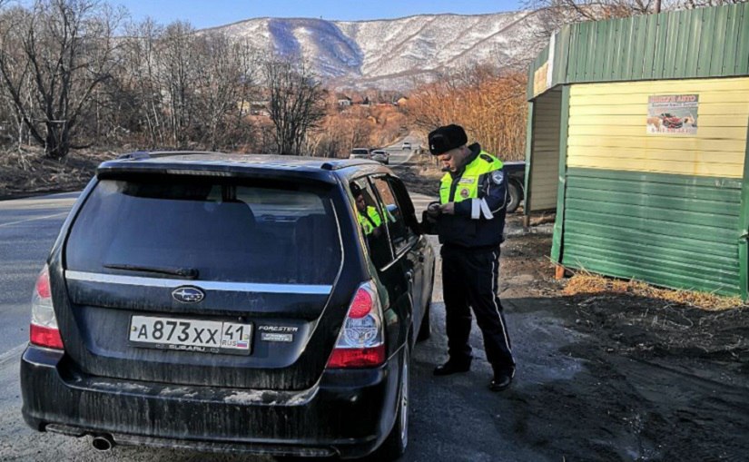 Массовые проверки ГИБДД будут проходить на Камчатке в период майских праздников  Особое внимание - выявлению нетрезвых водителей  Госавтоинспекция проведет массовые и сплошные проверки камчатских водителей в период майских праздников, сообщили ИА «Камчатское время» в краевом УГИБДД. Подробности по ссылке:
