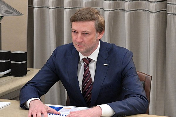 "Аэрофлоту" осталось завершить страховое урегулирование 36 самолетов Группа "Аэрофлот" рассчитывает завершить страховое урегулирование с иностранными лизингодателями по 36 самолетам, находящимся в ее парке. Об этом заявил генеральный директор группы Сергей Александровский. Об этом сообщает ТАСС со ссылкой на "Коммерсант". "По сути, это последние самолеты полноценных иностранных лизингодателей. Все коммерческие условия сделок уже согласованы", - сказал Александровский в интервью изданию. Он не уточнил стоимость урегулирования, однако назвал сделку "экономически привлекательной", поскольку стоимость самолетов по итогам будет ниже рыночной. Группа провести сделку без привлечения бюджетных средств. aviaru.net/n284254