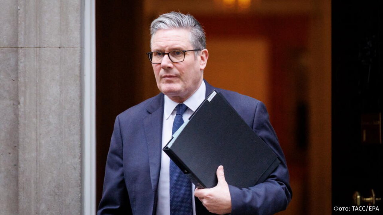 В Британии хотят разрешить детям с 4 лет менять гендерную идентичность пишет Daily Mail Партия британского премьера Кира Стармера представила инструкцию разрешающую детям полный социальный переход с четырех лет Документ предполагает отмену запрета менять местоимения в отношении учеников и разрешает социальный переход в противоположный пол пишет Daily Mail Рекомендации намерены закрепить законодательно В случае утверждения документа учителя и учащиеся смогут называть детей другими местоимениями которые не соответствуют их полу но отражают их гендерную идентичность Активисты раскритиковали нововведения поскольку они подвергают школьников риску поощряя опасную сказку о том что смена пола возможна Подпишись на primulinmd