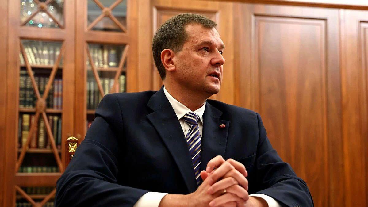 Суд признал незаконным и отменил указ главы Запорожской области Евгения Балицкого о досрочном прекращении полномочий председателя региональной избирательной комиссии Галины Катющенко Об этом сообщил Ведомостям источник близкий к областной прокуратуре Именно прокуратура оспорила документ По данным ведомства формальные нарушения в декларациях о доходах на которые ссылался губернатор носили технический характер и не могли служить основанием для отставки Указ был издан без учета тяжести проступка и с нарушением требований законодательства подчеркнул источник Пресс служба президента России Подпишитесь на Ведомости