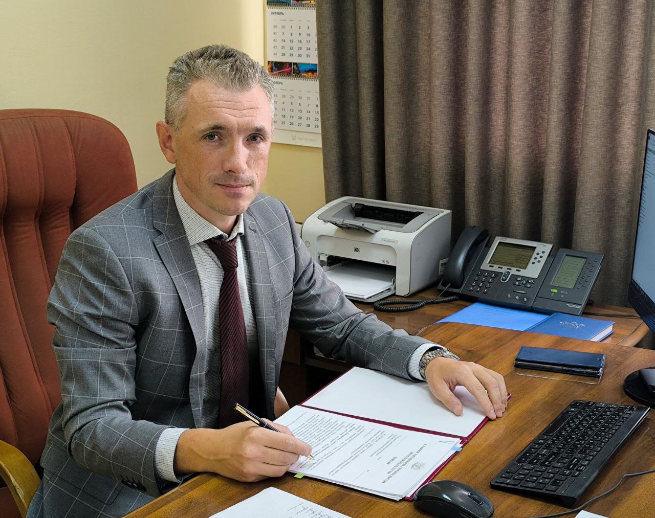 Начальником Главного управления строительства Тюменской области назначен Валерий Сергеевич Киселёв С сентября 2024 года Валерий Киселёв исполнял обязанности начальника ГУС ТО, с 2011 года был заместителем начальника Главного управления строительства, а также возглавлял управление жилищной политики Тюменской области.