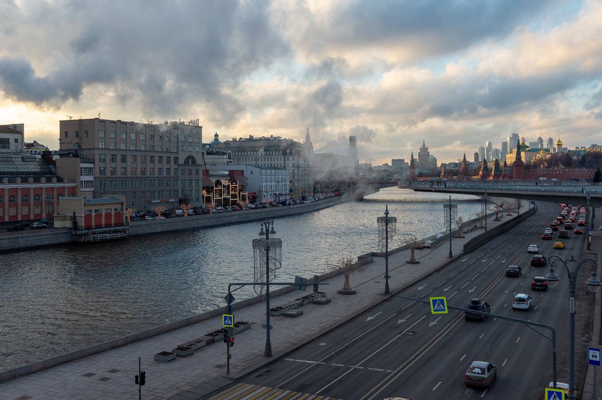 В Москве с четверга ожидается небольшое снижение температуры, до конца недели воздух не будет прогреваться выше 25 градусов, — Гидрометцентр.