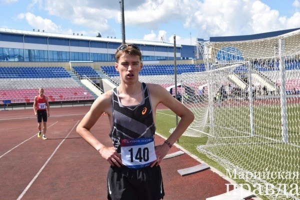 Йошкаролинец Андрей Мошкин установил личный рекорд на чемпионате России 8 августа в Казани завершился второй соревновательный день чемпионата России по легкой атлетике. В беге на 3000 метров с препятствиями 11-е место занял йошкаролинец, победитель юниорского первенства страны U20 2023 года в этом виде Андрей Мошкин. Подопечный тренера Константина Лукьянова установил личный рекорд – 8:58,52. Как отметил наставник, Андрей пробежал дистанцию ровно – своим темпом, по своим силам и подготовке. В результате сохранил резерв на заключительный круг и обошел соперников по молодежному первенству России этого года – победителя тех соревнований Александра Алексеева и серебряного призера Родиона Раянова. А кто одержал победу в забеге – в материале Андрея Антонова.