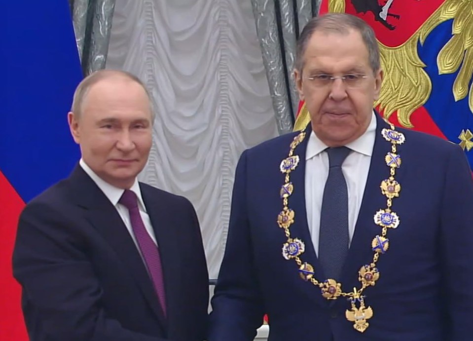 Путин вручил Лаврову высшую награду России - орден Святого Андрея Первозванного