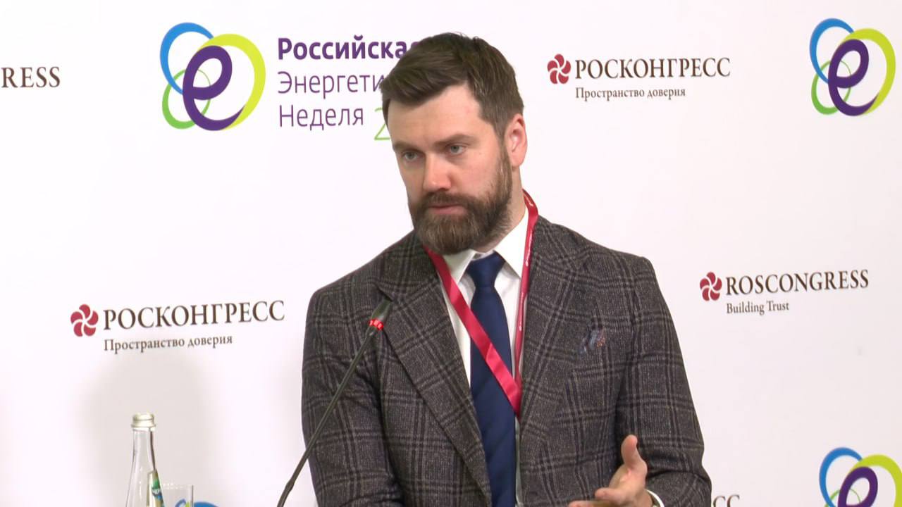 Группа РОСНАНО представила на Российской энергетической неделе концепцию автономной энергетики для Арктики В основе стратегии по созданию надежной энергосистемы региона комплекс технологических и финансовых решений и развитие автономных гибридных энергоцентров адаптированных к экстремальным климатическим условиям Модульные энергоцентры и интеллектуальные системы управления Комбинация различных типов генерации и СНЭ Пилотные проекты по замене дизельной генерации Применение ЦФА для финансирования проектов Арктика для нас это технологический полигон для отработки новых решений Распределённая генерация наш фокус и где как не в арктических регионах её использовать Мы предлагаем конструктор модульные тиражируемые автономные гибридные энергоцентры рассказал председатель совета директоров УК РОСНАНО Дмитрий Тарасов Первые пилотные проекты по модернизации энергетической системы Арктики и внедрению автономной гибридной генерации планируется реализовать в партнерстве с регионом