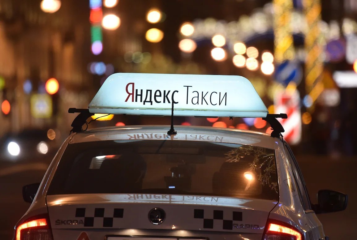 Госдума поддержала в первом чтении законопроект о снижении штрафов за отсутствие полисов обязательного страхования гражданской ответственности перевозчика такси. Сейчас они составляют до 50 тысяч рублей для ИП и до 1 млн рублей для юрлиц. По законопроекту, штрафы изменятся так: 1000-1500 рублей для граждан, 20-25 тысяч рублей для ИП и 30-40 тысяч рублей для юрлиц vc.ru/transport/2091629