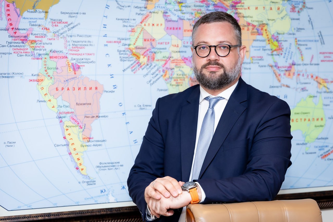 Управляющим директором ВМТП назначен Иван Радченко До назначения он руководил крупными контейнерными терминалами на Балтике и Дальнем Востоке В 2000 х годах работал на различных должностях в ВМТП Дмитрий Паньков исполнявший обязанности управляющего директора ВМТП продолжит курировать портовый дивизион FESCO в качестве заместителя генерального директора группы и возглавит наблюдательный совет ВМТП