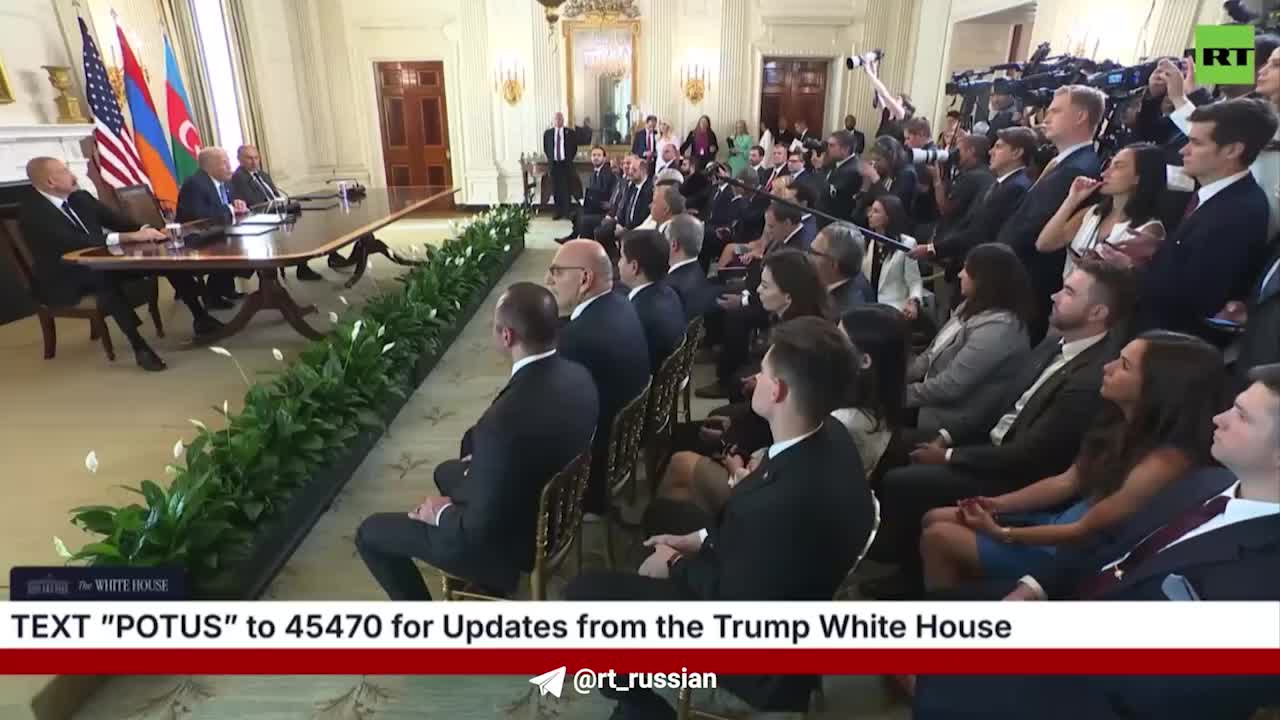 Трамп о переговорах по Украине: мир возможен с участием Путина и Зеленского