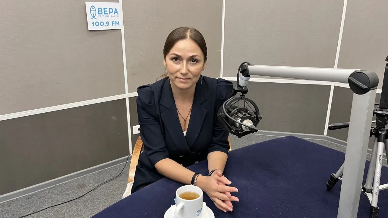В Томске без мата Дни славянской письменности и культуры откроются в Томской области на будущей неделе с региональной конференции движения Россия без сквернословия Придумала движение Олеся Дьяченко Цель благая очистить наш повседневный язык в который маты затесались от потери нравственных ориентиров так считает Олеся Думаю ориентиры важны Но еще важнее внятные цели комфортная среда А то рухнешь в яму где нибудь на Советской Герцена продолжите список и сразу понимаешь в этой стране без крепкого слова с ума можно сойти