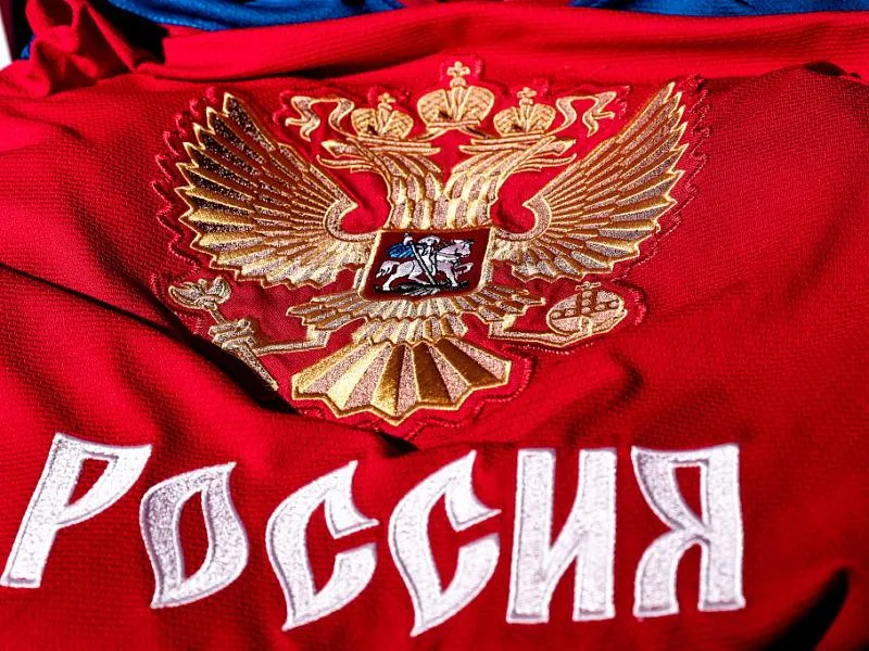 Штаб сборных команд определил состав юниорской сборной России U18 игроки не старше 18 лет для подготовки к турниру Кубок Будущего который пройдет с 14 по 17 мая в Новосибирске БИЛЕТЫ В расположение сборной вызваны 28 хоккеистов ВРАТАРИ Яков Казанцев Локо Андрей Николаев Де Мойн Бакканирс USHL Владислав Чапаев Кузнецкие Медведи ЗАЩИТНИКИ Данияр Айбатов Сабит Хатибуллин оба Ирбис Илларион Бабкин Артём Матэ Всеволод Пацера все МХК Спартак Денис Лузанов Локо 76 Владимир Мозжухин Омские Ястребы Пётр Новожилов МХК Динамо Москва Александр Овчинников Красноярские Рыси Иван Россинский Красная Армия НАПАДАЮЩИЕ Семён Бадалов Степан Дмитриев оба МХК Динамо Москва Фёдор Белоусов Михаил Булгаков Иван Коваленко Артём Фролов все Локо 76 Кирилл Грошев МХК Динамо СПб Роман Кожевников Белые Медведи Илья Коломыцев Ирбис Юрий Меньщиков Стальные Лисы Андрей Миляев Спутник Иван Рябов Сибирские Снайперы Даниил Савин Академия СКА Ярослав Ткачёв Омские Ястребы ТРЕНЕРСКИЙ ШТАБ Антон Корредор главный тренер Никита Щитов Николай Лемтюгов тренеры Артём Артемьев тренер вратарей Виктор Петров тренер по ОФП В тренировочном плане занятия на льду в тренажёрном и игровом залах а также контрольный матч против молодёжной сборной России 13 мая юниоры отправятся в Новосибирск а 14 мая стартуют на турнире матчем против молодёжной сборной России БИЛЕТЫ НоваяСборка