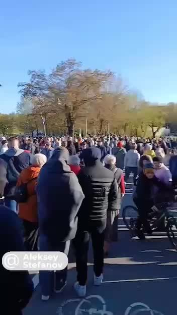 В Нарве задержан художник Неэме Лалль за фото глаз Путина в кармане