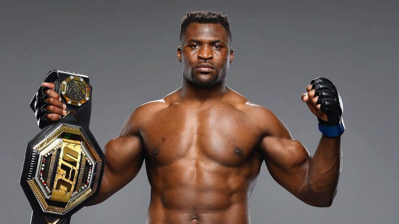 Бывший чемпион UFC Фрэнсис Нганну на своем мотоцикле насмерть сбил молодую девушку. Трагедия произошла в Камеруне. Сообщается, что после столкновения Нганну бросился к девушке и отвез ее в больницу в Яунде. Ей провели экстренную операцию, но она скончалась от полученных травм. Девушке было 17 лет.