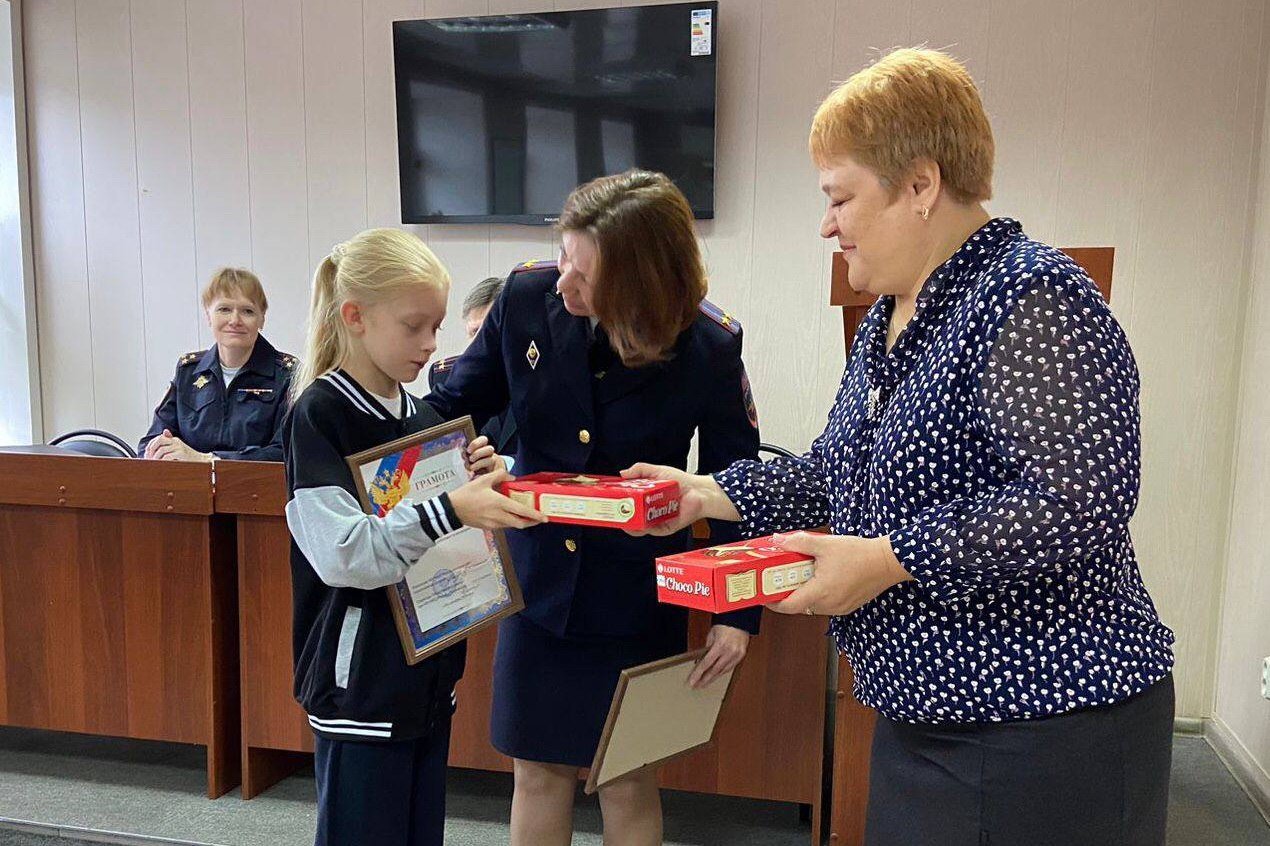 В Костромской области полицейские наградили участников областного этапа всероссийского конкурса рисунков «Мои родители работают в полиции» ‍