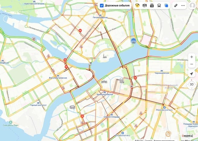 Центр города окрасился в бордовый, а Невский проспект оказался перекрыт.  По данным «Яндекс.Пробок», в четвертом часу дня загруженность дорог выросла до 6 баллов. Это на 1 балл больше обычного. А с 16 часов заторы начнут расти еще сильнее, и к вечернему часу пик аналитики ждут «восьмерки».   Необычно плотную пробку в 15:18 зафиксировали на площади Александра Невского и Невском проспекте — 4,8 километра от моста Александра Невского до Дворцовой площади. Автомобилисты сообщали о перекрытии, по словам читателя «Фонтанки», движение останавливали минут на 40, но сейчас уже пускают.    ДТП и ЧП / «Яндекс.Пробоки»   Дарим iPhone 16 от