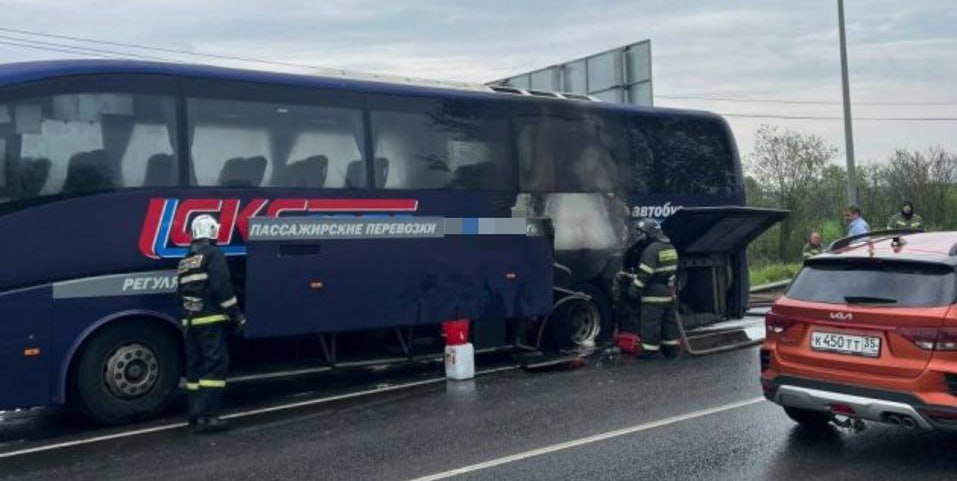 Автобус «Петербург – Череповец» загорелся прямо на ходу у Новой Ладоги Все 30 пассажиров, включая двоих детей, смогли покинуть салон самостоятельно. Первый Питерский