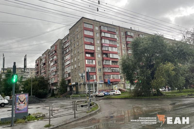 Челябинские управляющие компании ООО Мой дом Урал и ООО ДЕЗ Калининского района лишили лицензий по управлению домами Причиной стал срыв начала отопительного сезона осенью 2025 года сообщила прокуратура Компании управляли в общей сложности 174 многоквартирными домами Теперь вопрос дальнейшего содержания этих жилых объектов будет решать администрация Челябинска В прокуратуре напомнили что ранее по результатам проверки в отношении должностных лиц УК были возбуждены уголовные дела Подписаться на канал ЕАН Челябинск