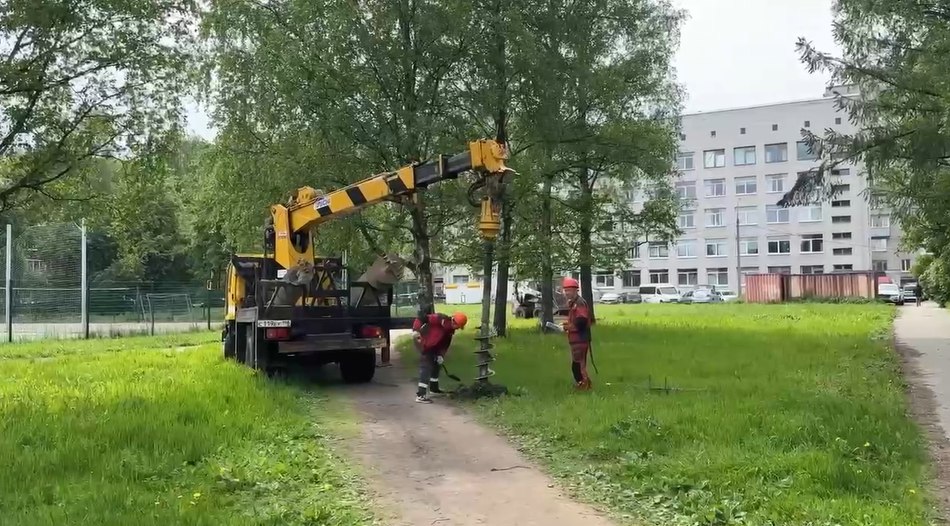 В одном из микрорайонов Колпино появится новое уличное освещение  Работы завершат следующей осенью.  Больше интересного в приложении "Колпино Сити" AppStore:   GooglePlay:
