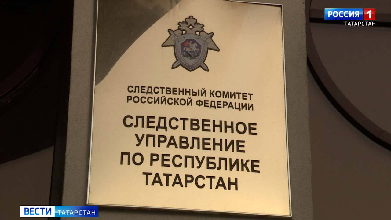 В Татарстане тракториста обвинили в нарушении правил безопасности после гибели мужчины  В Татарстане тракториста обвинили в нарушении правил безопасности после гибели мужчины в садоводческом товариществе «Державино». Об этом сообщила пресс-служба Следственного управления Следственного комитета по республике.  По предварительным данным следствия, тракторист, выполняя работы по прокладке траншеи для трубопровода, не удостоверился в отсутствии людей в яме. В результате он засыпал землю на владельца участка. Когда тракторист обнаружил, что человека нет, он попытался раскопать траншею, однако, к тому времени мужчина уже скончался.   Подписаться   Сообщить новость