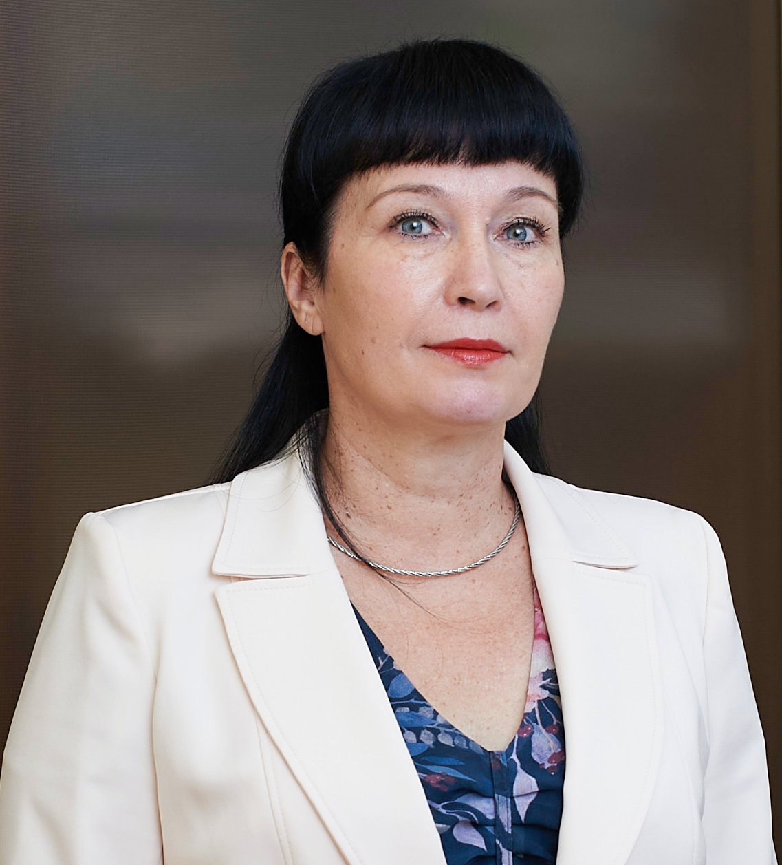 Общественная палата Свердловской области выдвинула две кандидатуры на пост мэра Екатеринбурга это действующий глава города Алексей Орлов и председатель комиссии Общественной палаты Свердловской области по науке и развитию цифровой экономики директора института экономики УрО РАН Юлия Лаврикова Это наше консолидированное решение которое поддержали члены Общественной палаты На наш взгляд обе кандидатуры достойны заявил председатель региональной общественной палаты Александр Левин Фото Общественная палата Свердловской области Подписывайтесь на Ъ Урал