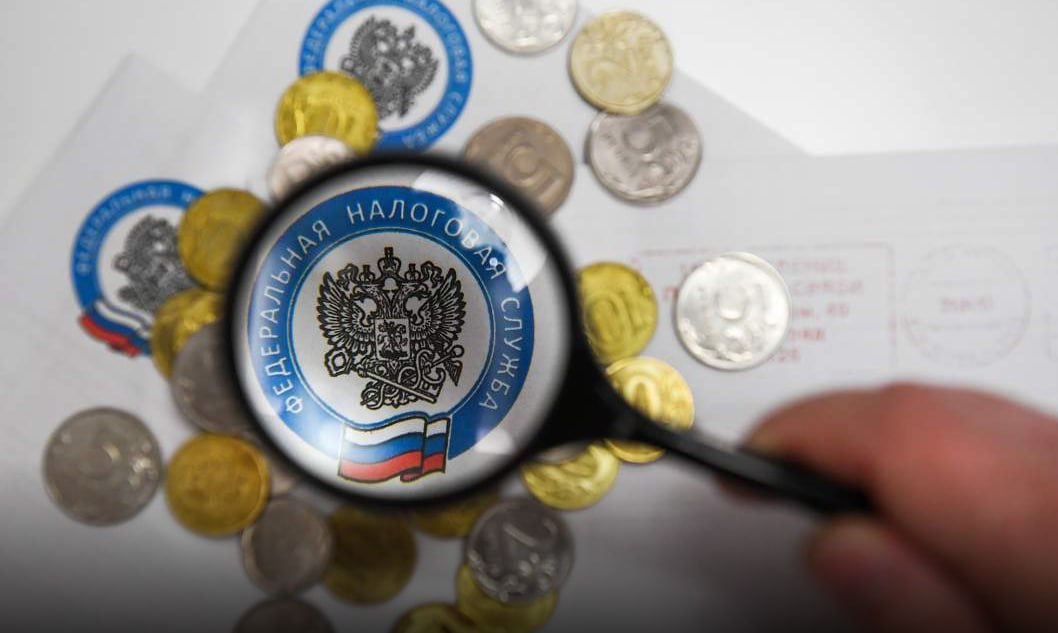 В России открылось минимальное количество компаний за 14 лет подсчитала FinExpertiza для Известий на основе данных ФНС Число новых юрлиц в прошлом году сократилось на 20 при этом закрываться организации стали заметно чаще Большинство фирм ликвидировали по решениям налоговых органов из за признаков фиктивности Остальные приостановили деятельность из за нехватки денег на банкротство несдачи отчетности и по инициативе владельцев Сильнее всего пострадали застройщики и розничная торговля Причины кроются в дорогих кредитах снижении спроса усилении фискальной нагрузки и ужесточении контроля jkinvest news jkinvest