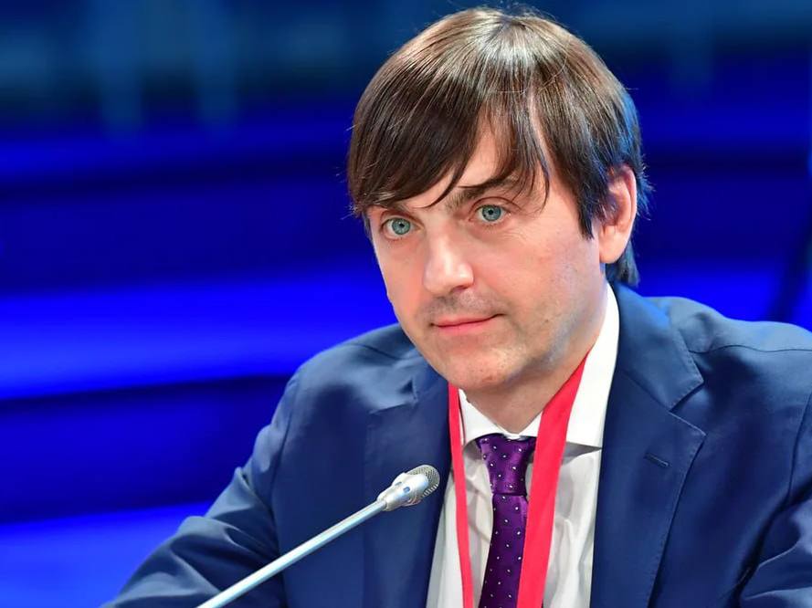 С 1 сентября 2027 года в школах России появятся единые учебники по русскому языку До этого времени книги пройдут апробацию сообщил глава Минпросвещения РФ Сергей Кравцов Кубанские Новости Мы в MAX