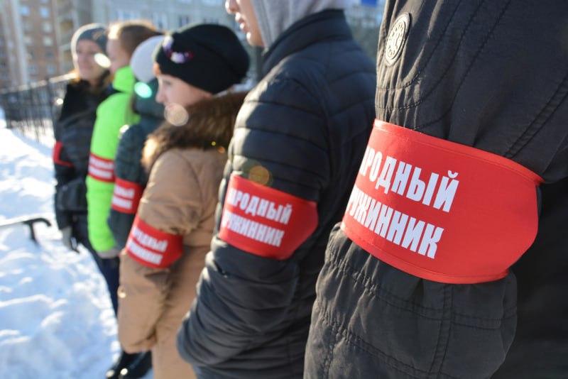 Все муниципалитеты области примут участие в софинансировании системы поддержки народных дружинников Такое решение принял глава региона Михаил Евраев В настоящее время на содействие в охране правопорядка областной бюджет выделяет порядка 7 млн рублей в год И не напрасно С начала 2025 года народные дружины помогли выявить 730 нарушений Всего их в регионе 110 единиц 1200 человек Недавно наиболее отличившихся из них наградили в правительстве области Лучшими были признаны народные дружины Угличская Автодизель и Рыбинское городское казачье общество В условиях некомплекта органов внутренних дел неравнодушие и готовность добровольных помощников полиции прийти на помощь людям явно не лишние на наших улицах