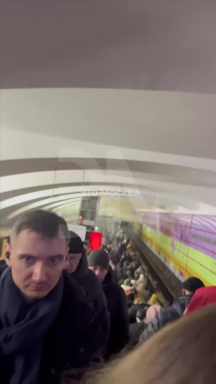 Задымление на станции метро Битцевский парк: пассажиров эвакуировали без пострадавших