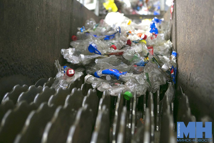 Почти 50 мусора Беларуси отправлено на переработку по итогам 2025 года Каждый житель страны в среднем сдал на переработку более 100 кг отходов Абсолютным лидером по общему весу собранных вторичных материальных ресурсов стал Минск отправивший на переработку 225 73 тыс т Минск Новости MINSKNEWS BY Telegram Viber FB VK Inst TikTok YouTube