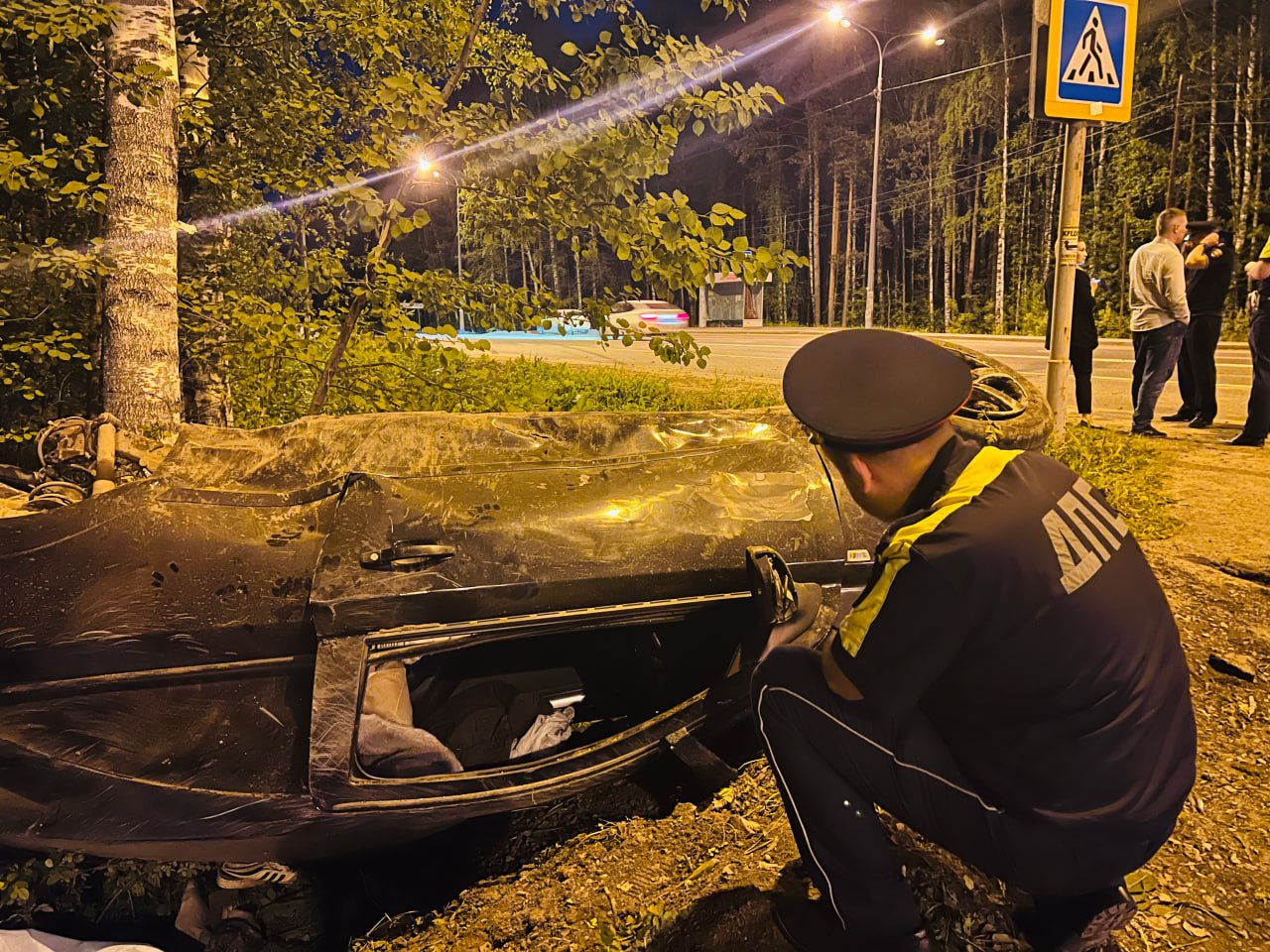1 2 3 В последний день весны автоинспекторы зафиксировали всплеск смертельных аварий на дорогах Свердловской области: пять человек погибли, одиннадцать пострадали В Косулино водитель грузовика столкнулся со снегоболотоходом, его водитель погиб. На Старомосковском тракте в Екатеринбурге мотоцикл выехал на встречную полосу и врезался в машину. Мотоциклист погиб. В Каменском районе опрокинулся мотоцикл. Погиб пассажир. Водитель мотоцикла был пьян и лишен прав. На Южном подъезде к Нижнему Тагилу водитель Opel не справился с управлением, машина съехала с дороги и опрокинулась. Водитель был не пристегнут, он погиб. В Режевском районе Mercedes съехал с дороги и врезался в водосточную трубу. Один пассажир погиб, ещё один пострадал. Водитель был пьян. ГИБДД