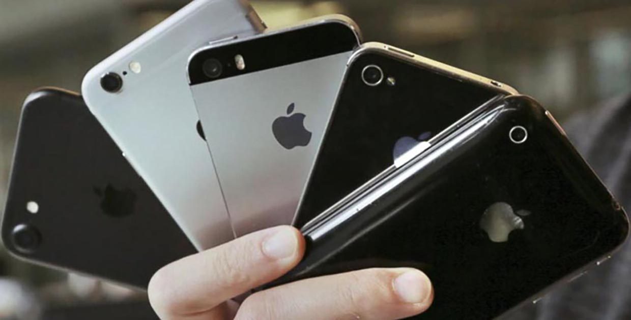 Исследование в России растёт интерес к старым моделям iPhone Спрос на такие аппараты особенно увеличился среди подростков По итогам прошлого года доля пользователей смартфонов компании Apple в возрасте от 14 до 18 лет выросла вдвое до 14 от всех владельцев ретро телефонов Такие устройства также активно используют россияне в возрасте от 25 до 44 лет и от 18 до 24 лет Опрос провели в компании МТС его результаты есть в распоряжении РИА Новости При этом больше всего пользователей приходится на одну из самых продаваемых в мире моделей iPhone 5S 65 Также в списке самых популярных старых смартфонов Apple оказались iPhone 5 iPhone 4S и iPhone 4 В топ регионов по доле пользователей старых моделей iPhone входят Москва Санкт Петербург Краснодар Ростов на Дону Новосибирск Екатеринбург Уфа а также регионы Северного Кавказа Подписаться на Говорит Москва Telegram VK MAX