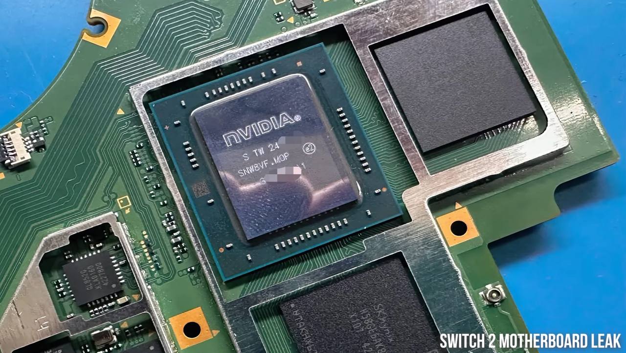 Digital Foundry огласили полные характеристики Nintendo Switch 2 В основе новой консоли — 8-ядерный ARM-процессор Cortex-A78C с частотой до 1,7 ГГц. Из них 6 ядер задействуются в играх, а оставшиеся 2 отведены под системные задачи. Графический чип имеет архитектуру Ampere от NVIDIA: 1536 CUDA-ядер, частота до 1,4 ГГц. Заявленная производительность — до 1,71 TFLOPS в портативе и до 3,07 TFLOPS в док-станции. Оперативная память — 12 ГБ LPDDR5X 2 модуля по 6 ГБ , но разработчикам из них доступно только 9 ГБ. Объём постоянной памяти составляет 256 ГБ. Также есть поддержка microSD Express объёмом до 2 ТБ. Экран — 7,9 дюйма, LCD, 1080p с поддержкой HDR10 и VRR до 120 Гц. Ещё есть поддержка трассировки лучей и DLSS, а также аппаратная декомпрессия. Digital Foundry отмечает, что одна из главных новых фишек Switch 2, функция Game Chat, может влиять на производительность. Nintendo Switch 2 поступит в продажу уже 5 июня по цене $450.