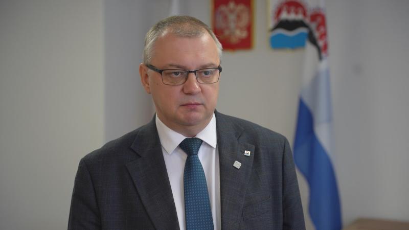 Камчатка получила системную поддержку ведущих российских ревматологов Министр здравоохранения Камчатского края выразил благодарность коллективу Центра имени Насоновой и лично депутату Ирине Яровой за проведенную работу в регионе. «Такие медицинские десанты, насколько мне известно, проводятся только в Камчатском крае. В настоящий момент у нас в крае всего два ревматолога. И помощь от коллег, причем такого высокого экспертного уровня, помощь в плане диагностики, в плане коррекции лечения, конечно, она неоценима», - сказал министр здравоохранения края Олег Мельников. Подробнее читайте на нашем сайте Подписаться Прислать Чат