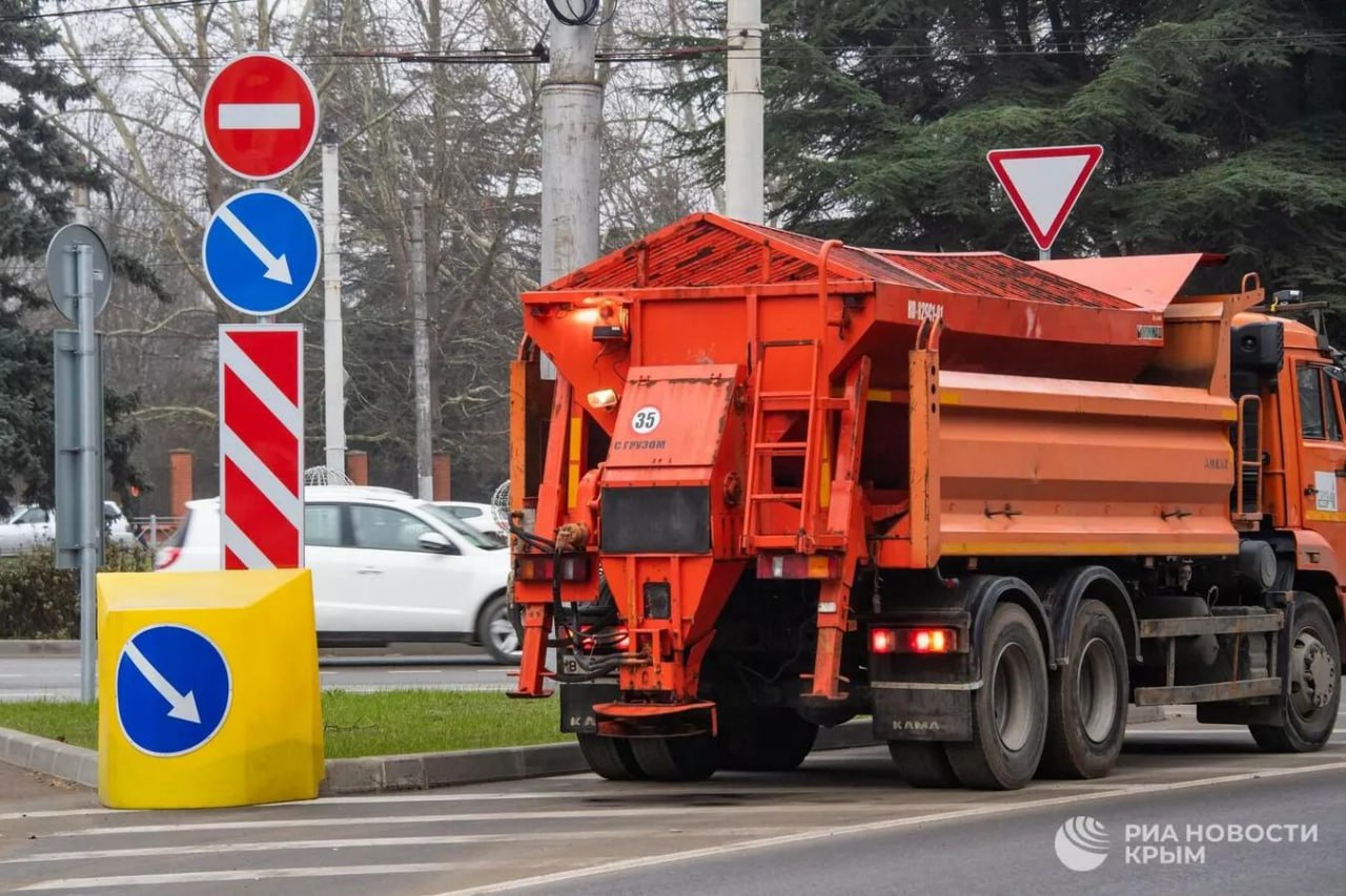 На дорогах появятся новые знаки с 1 января Их будет более 60 рассказала РИА Новости юрист подполковник внутренней службы в отставке Елена Браун Многие из них уже протестированы а с 1 января 2026 года должны будут вводиться в действие на всей территории страны сказала она Новые знаки будут затрагивать средства индивидуальной мобильности безопасность пешеходов экологию и организацию движения в сложной городской среде 0 Подписаться на РИА Новости Крым в Telegram MAX VK