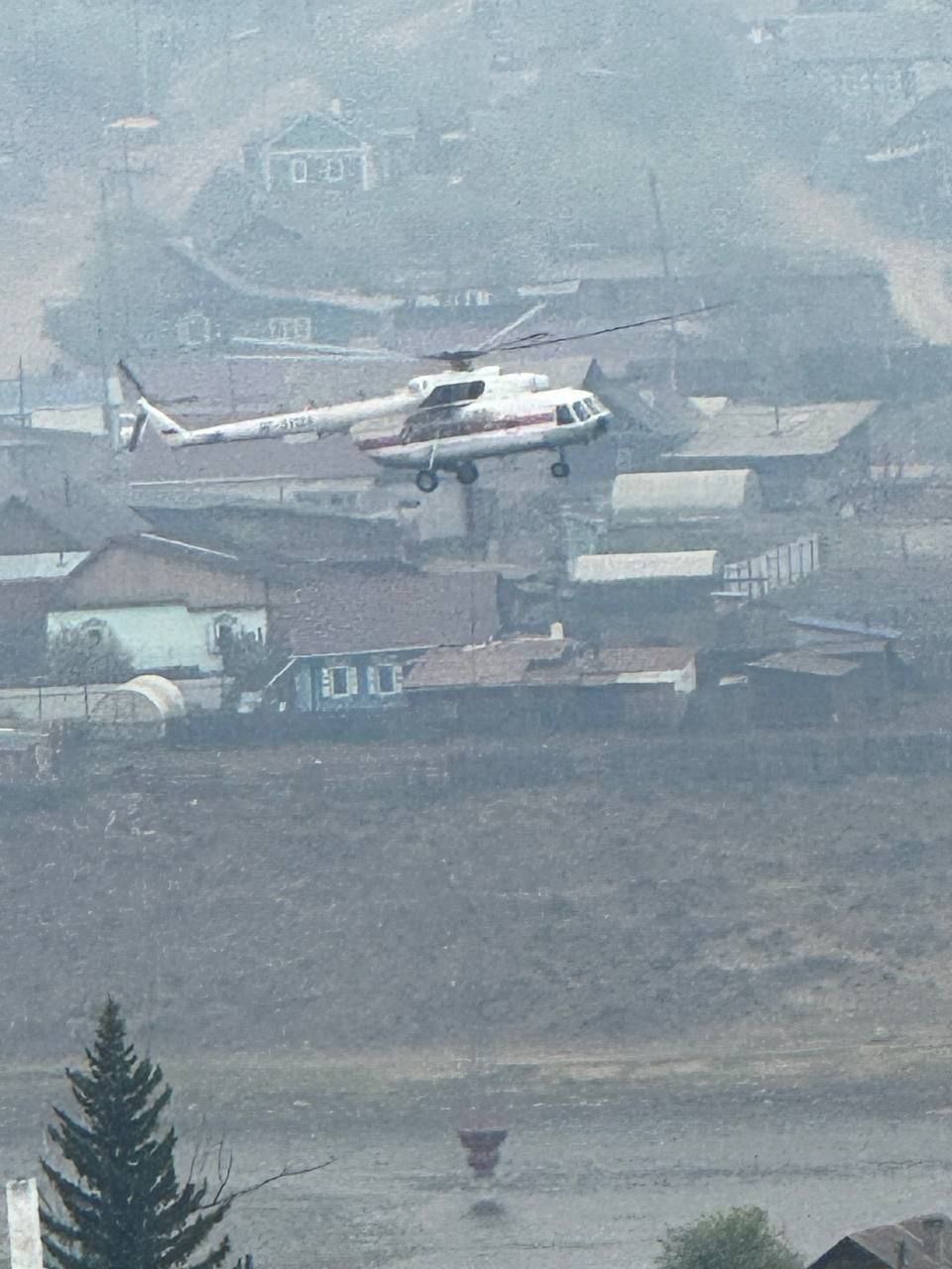 Более 2 тысяч гектаров леса горит в Карымском районе. На 14.00 2 июня в районе действует два лесных пожара, один локализован. Возгорания тушат порядка 50 лесных пожарных с применением 12 единиц техники. С воздуха наземным силам оказывает поддержку вертолет с водосливным устройством. Чита•Сегодня Предложить свою новость —
