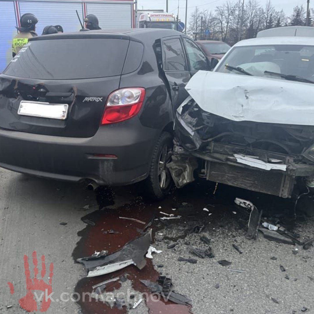 Две иномарки столкнулись в Челябинске! На одном из автомобилей был установлен газовый баллон!   В ГАИ рассказывают, что участниками аварии стали 55-летний водитель на Фольксвагене и 40-летняя женщина на Тойоте. В результате столкновения автоледи получила травмы  Материал направлен в суд на рассмотрение