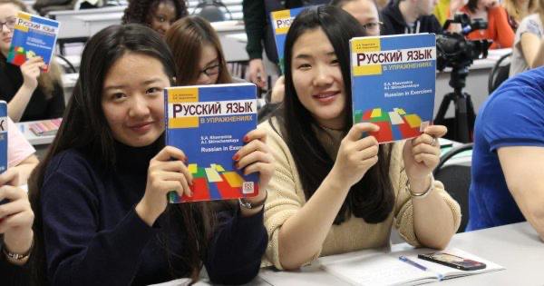 Русский язык будет включён в КНДР в обязательную программу обучения начиная с четвёртого класса Об этом сообщил сопредседатель межправительственной комиссии по сотрудничеству между двумя странами Александр Козлов Россия КНДР Подписаться на Pravda ru