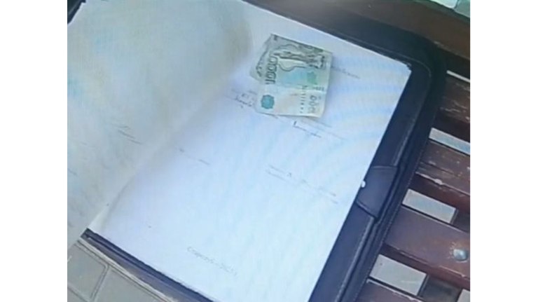 Задержанный пьяным житель Стародуба пытался откупиться от полицейского взяткой в тысячу рублей     Мужчину привлекли к уголовной ответственности и оштрафовали на 6 тысяч рублей. ƃℾ   подписаться  прислать новость