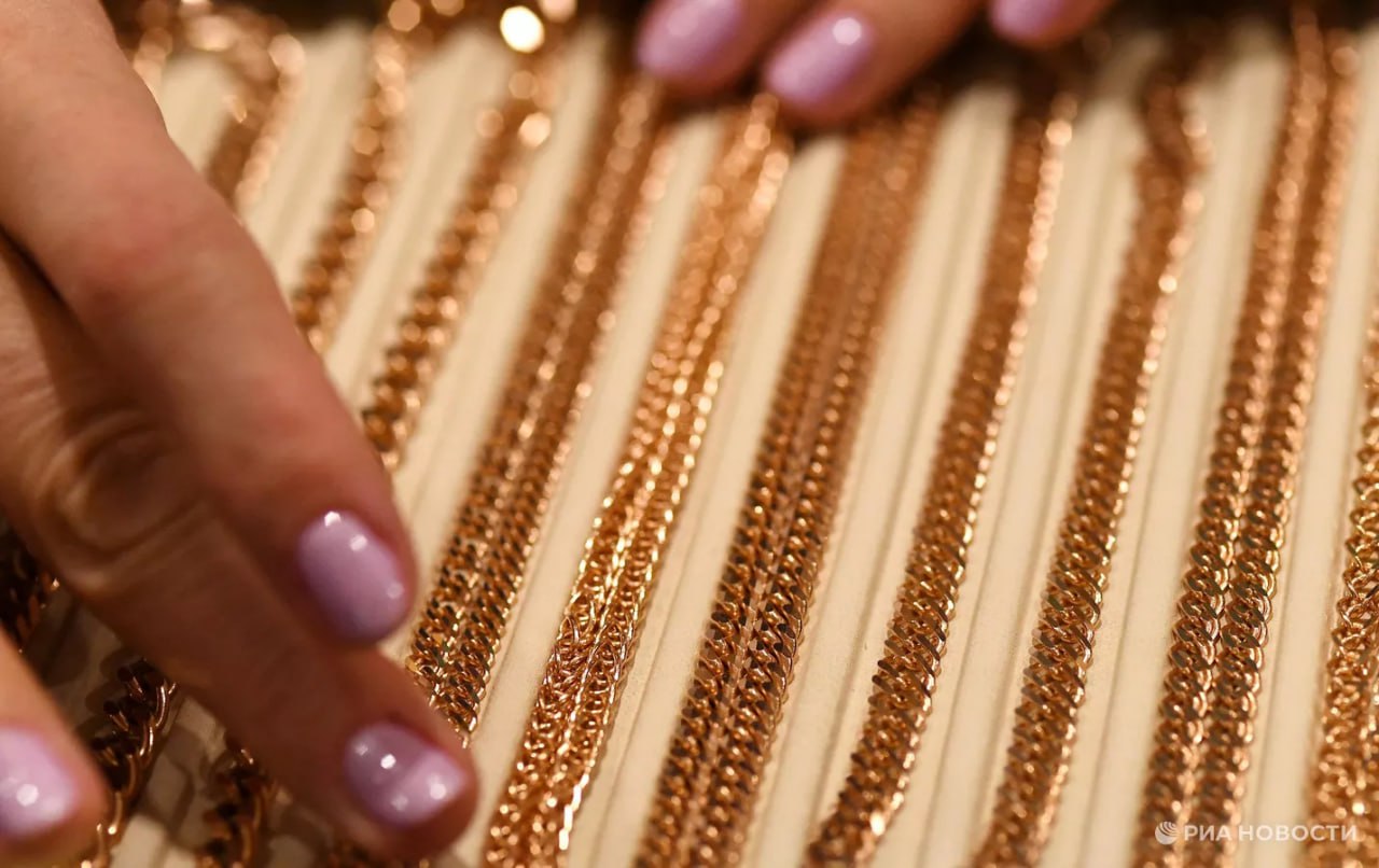США впервые почти за четыре года поставили в Россию ювелирные украшения Так в ноябре 2025 го Штаты экспортировали их в Россию на 322 5 тыс выяснило РИА Новости по данным американской статслужбы В последний раз американские компании поставили украшения Москве в феврале 2022 года на 1 8 млн Подписаться на РИА Новости экономика Все наши каналы