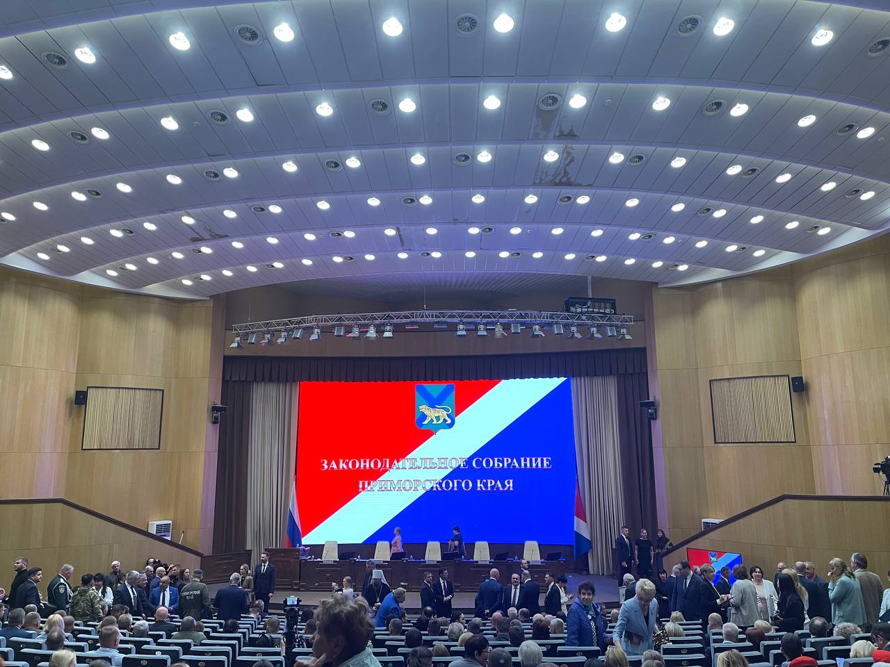 Приморье подведёт итоги 2024 года вместе с губернатором Уже сегодня, 27 мая, губернатор Приморья Олег Кожемяко выступит с ежегодным отчётом. Главный вопрос — каким был 2024 год для края? Что изменилось в жизни приморцев, какие проблемы удалось решить, а над чем ещё предстоит поработать? По традиции, губернатор отчитается перед депутатами Заксобрания. Специальный корреспондент «Восток-Медиа» проведет текстовую трансляцию мероприятия. Онлайн-запись отчета будет доступна в аккаунтах Олега Кожемяко в Телеграм, ВКонтакте, Одноклассниках. Тема важная: Приморье — опорный регион Дальнего Востока, и темпы его развития задают вектор для всего макрорегиона. Какие акценты расставит губернатор в 2025-м, станет ясно уже сегодня. Не пропустите.