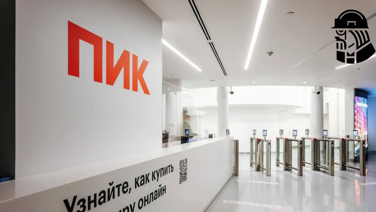 Застройщик ПИК утвердил новые правила выплаты дивидендов Компания планирует направлять на выплаты акционерам не менее 15 чистой прибыли это в два раза меньше чем предусматривалось старой политикой Для получения денег должны быть соблюдены строгие финансовые условия уровень долга бизнеса не может быть слишком высоким а накопления на счетах эскроу должны покрывать кредиты на стройку минимум на 85 Новые правила приняты после длительной паузы ПИК не платил дивиденды с 2021 года а в прошлом октябре и вовсе временно отказывался от их распределения kvadratnymaster   max ru kvadratnymaster