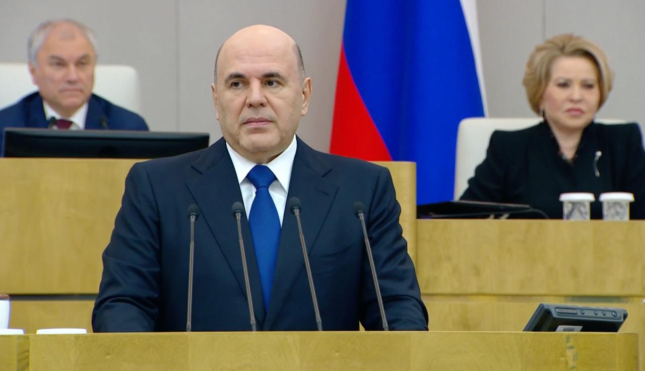 Правительство РФ внесло на рассмотрение в Госдуму второй пакет поправок касающийся борьбы с кибермошенничеством Михаил Мишустин В нем в частности предусмотрено право операторов связи применять меры для выявления подозрительных звонков в том числе с использованием искусственного интеллекта Цифровые технологии помимо того что приносят очевидную пользу могут создавать и новые угрозы проблемы для людей Используя их мошенники сегодня пытаются наживаться обманывая граждан И очень важно обезопасить людей от таких преступлений сказал председатель Правительства России Он поблагодарил Государственную Думу и Совет Федерации за поддержку правительственных инициатив по борьбе с кибермошенничеством В Тюменской области успешно реализуется проект стопмошенники72 рф Уникальная информационная площадка помогает жителям защититься от злоумышленников и уже заслужила признание на федеральном уровне Подписывайтесь на нас в МАХ