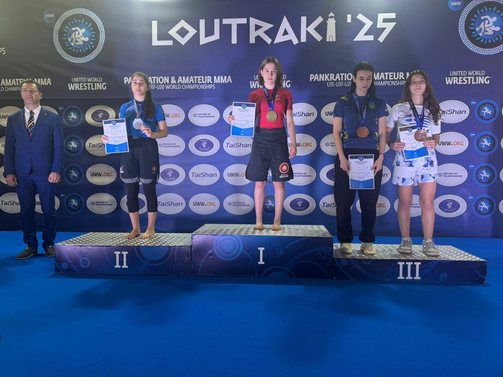 Эльмира Галлямова из Стерлитамака стала победительницей Первенства мира по панкратиону Соревнования проходят в Греции Впервые за 4 года наши российские спортсмены были на них допущены Теперь она не просто чемпионка мира но ещё и мастер спорта России BASH UFA Мы в МАХ