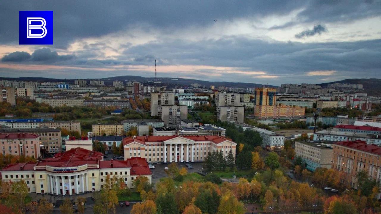 В Мурманской области впервые за многие годы появится выбор активных предложений от застройщиков Как сообщил губернатор Андрей Чибис во время отчета перед областной думой, на сегодняшний день строятся 16 жилых домов в Мурманске, Коле и Заполярном. Из 2084 квартир в них 68% будут выставлены на продажу. Кроме того, в текущем году планируется запустить строительство еще не менее шести домов суммарно на 931 квартиру. Подпишись — Вести Мурман
